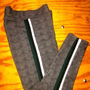 4/$20 Comfy and funky stretch pants